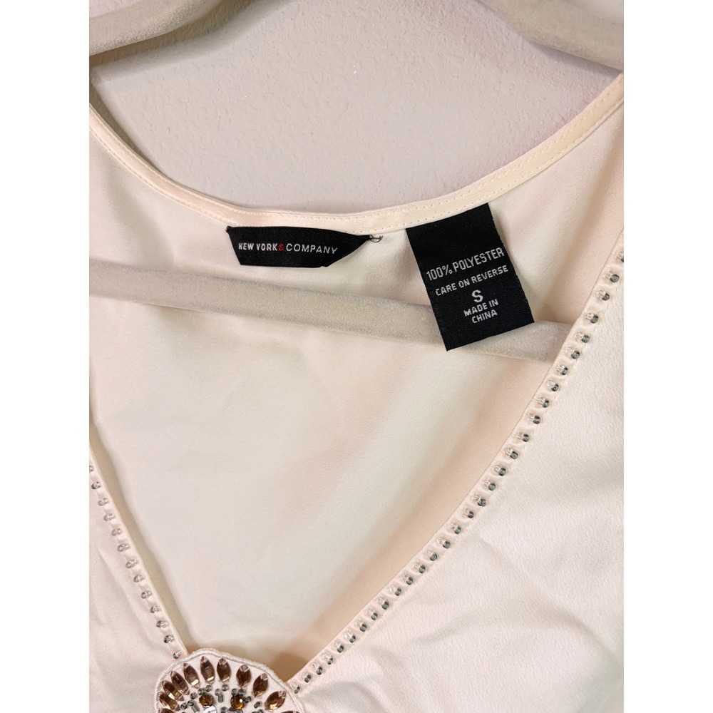 Vintage Y2K Silky Cream Embellished V Neck New York & Co Tank Top Size Small - Picture 4 of 10